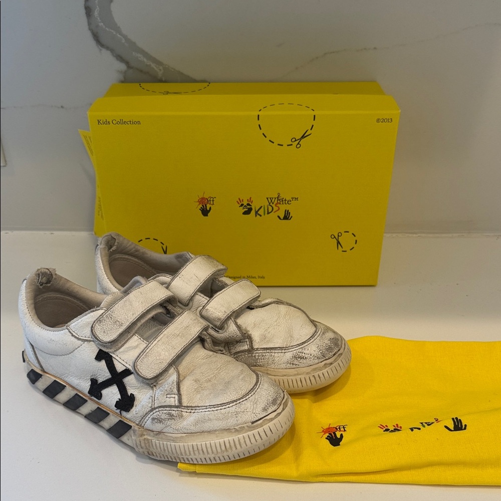 Off-White Kids Sneakers with Black Logo size 36